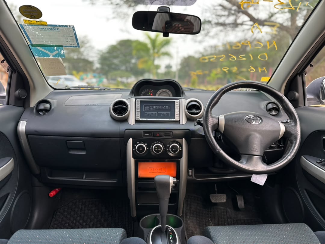 Toyota IST thumbnail 5